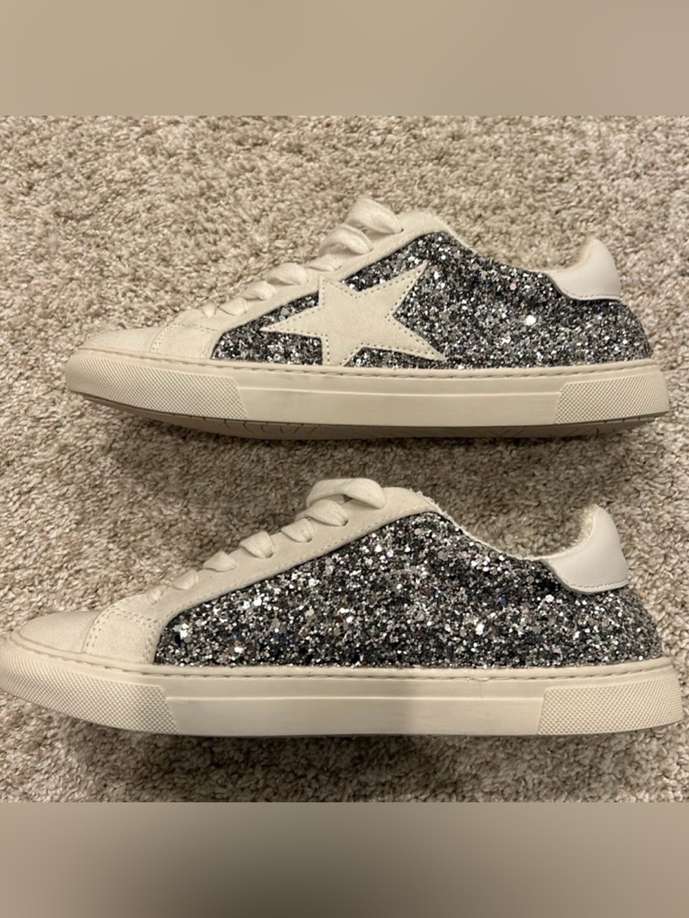 Steven by Steve Madden size 7 Silver Glitter Low-Top Sneaker. NWT
